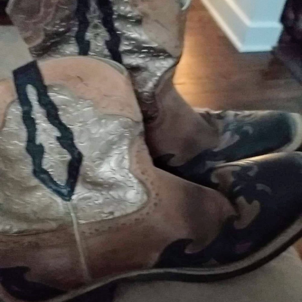 Ariat cowgirl boots.